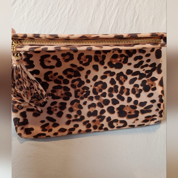 Leopard Print Clutch Purse with chain strap - Picture 4 of 7